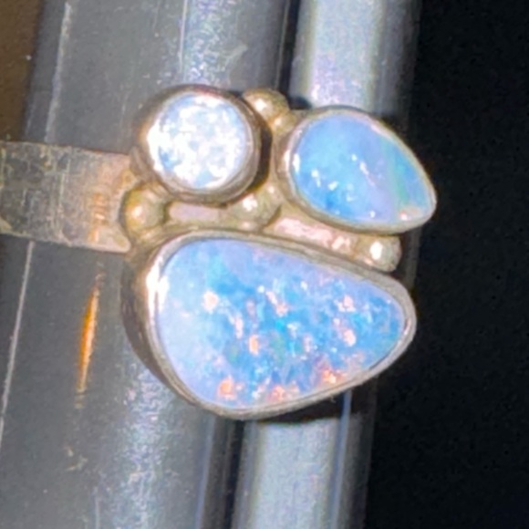 Opal Freeform 3 stone sterling silver ring - Picture 3 of 8